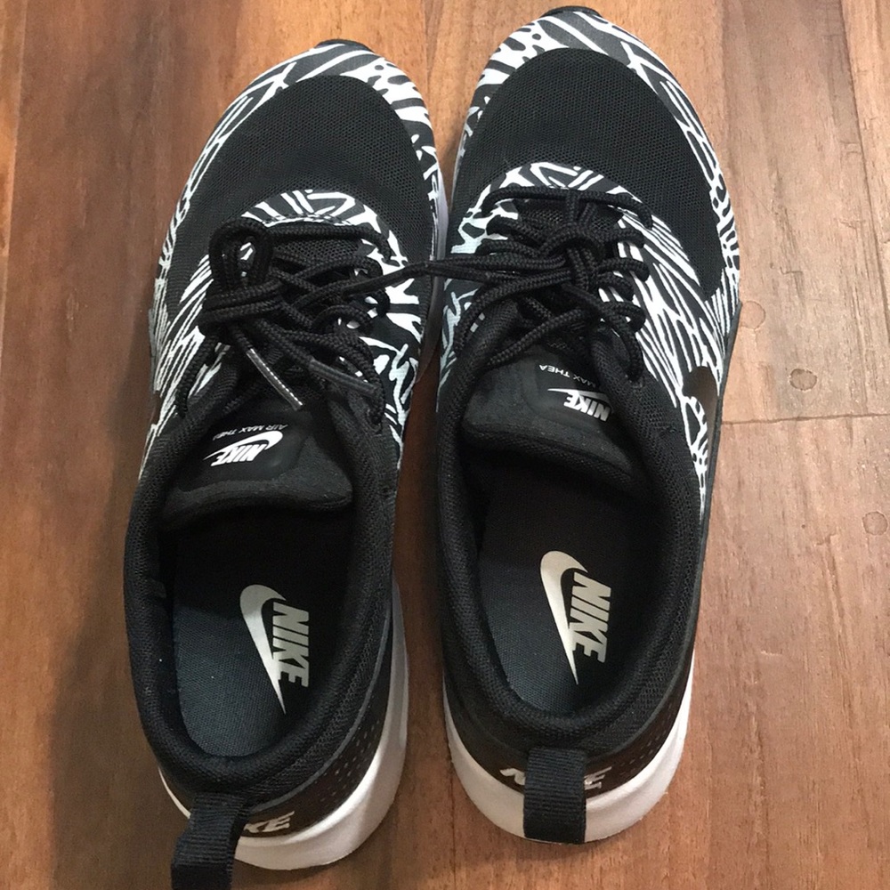 Woman’s Nike Max Thea